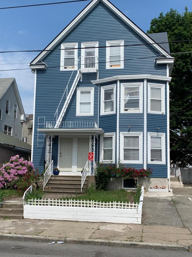 The Insight Room Is Well-Appointed Pawtucket Exterior photo